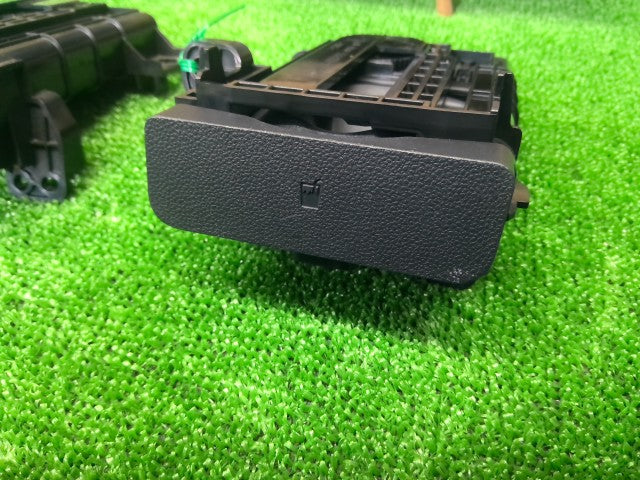 【中古】タント DBA-LA610S ドリンクホルダー 55619-B2330-B0