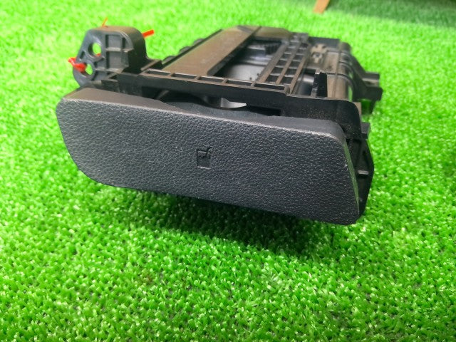 【中古】タント DBA-LA610S ドリンクホルダー 55619-B2330-B0
