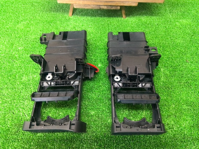 【中古】タント DBA-LA610S ドリンクホルダー 55619-B2330-B0