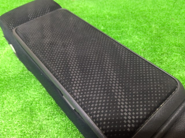 【中古】タント DBA-LA610S アームレスト 72810-B2640-C1