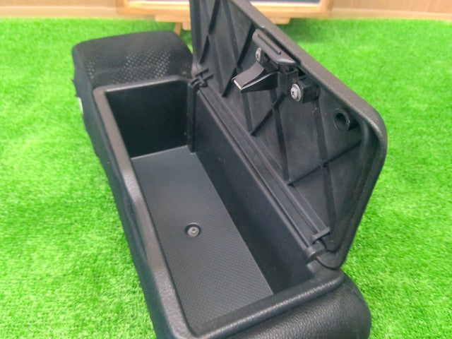 【中古】タント DBA-LA610S アームレスト 72810-B2640-C1