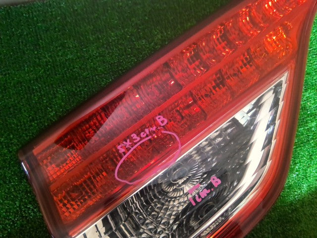 【中古】エスティマ DBA-ACR55W 左フィニッシャーランプ 81591-28260
