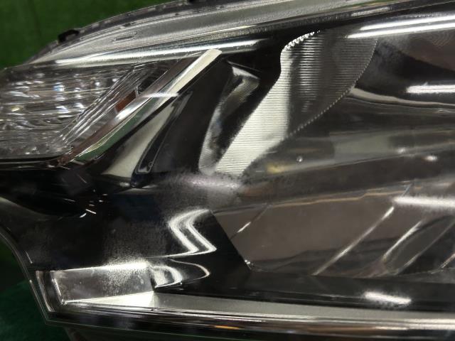 【中古】フィット DBA-GK3 左ヘッドランプＡＳＳＹ 33150-T5A-N01
