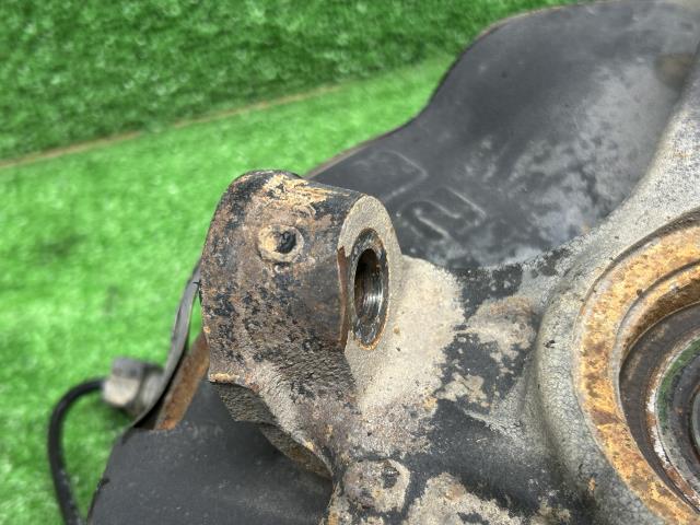 【中古】フィット DBA-GK3 左フロントナックルハブＡＳＳＹ 51216-T5B-J10