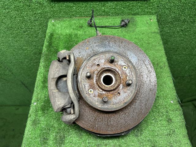 【中古】フィット DBA-GK3 左フロントナックルハブＡＳＳＹ 51216-T5B-J10