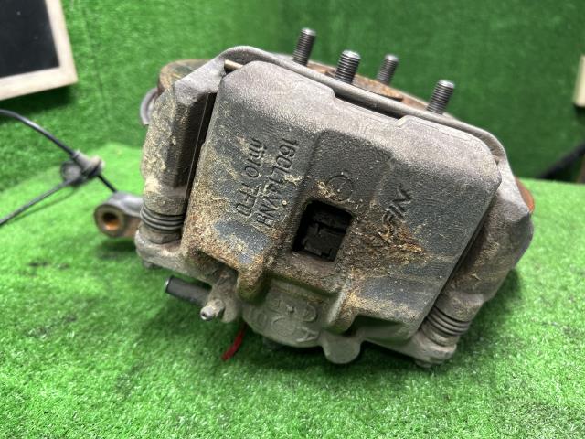 【中古】フィット DBA-GK3 左フロントナックルハブＡＳＳＹ 51216-T5B-J10