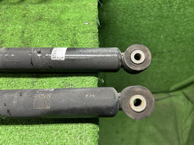 【中古】フィット DBA-GK3 リアショック アブソーバーセット