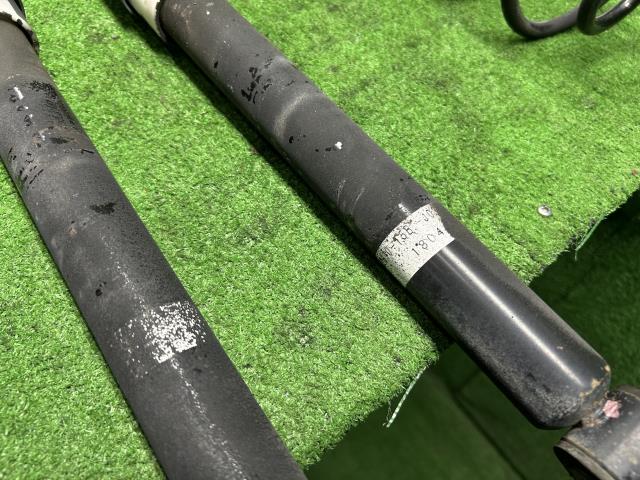 【中古】フィット DBA-GK3 リアショック アブソーバーセット