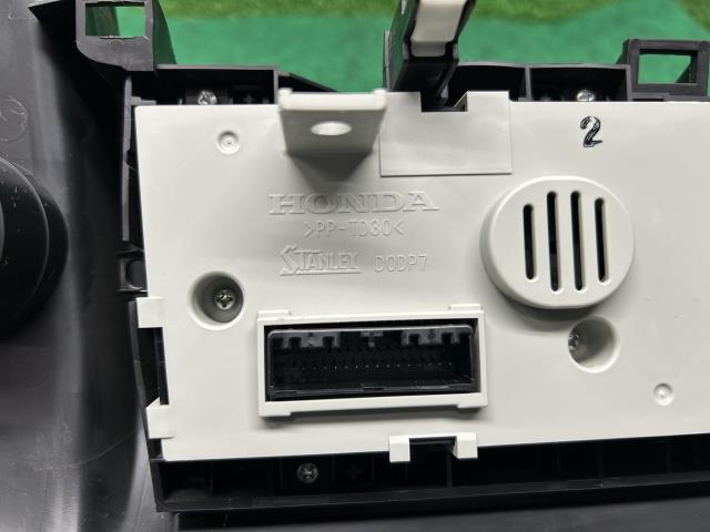 【中古】フィット DBA-GK3 ＡＣ エアコン