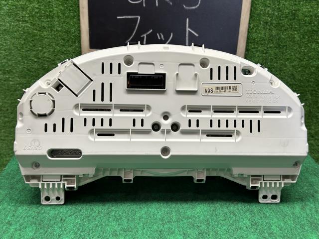 【中古】フィット DBA-GK3 スピードメーター 78100-T5A-981