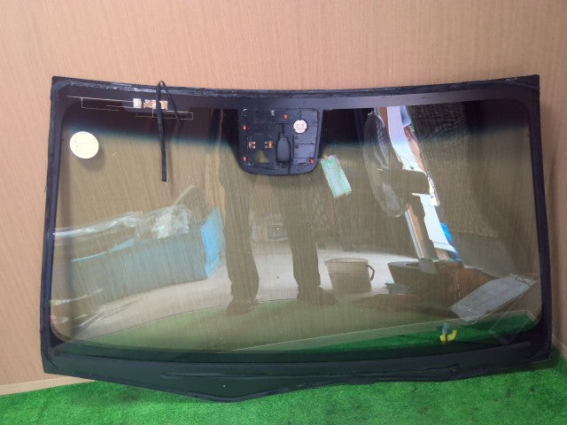 【中古】レジェンド DAA-KC2 フロント ウインド