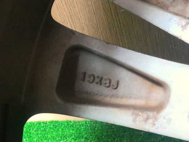 【中古】レジェンド DAA-KC2 純正 19インチタイヤ