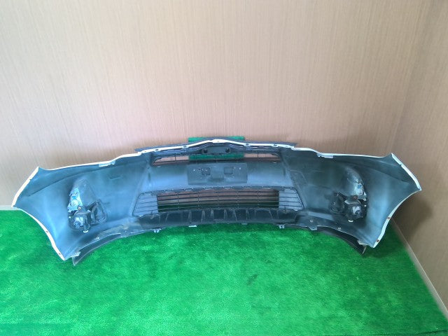 【中古】アクア DAA-NHP10 フロントバンパーＡＳＳＹ 52119-52620-A1