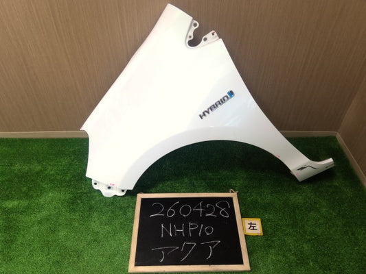 【中古】アクア DAA-NHP10 左フロントフェンダー 53812-52410