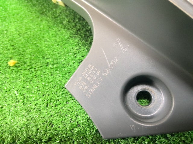 【中古】アクア DAA-NHP10 右テールランプ 81550-52A80