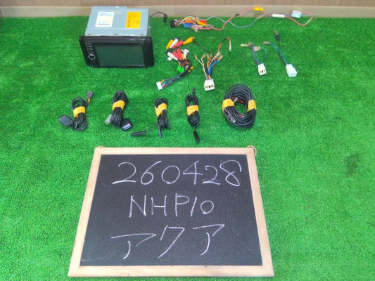 【中古】アクア DAA-NHP10 ケンウッド カーナビゲーション