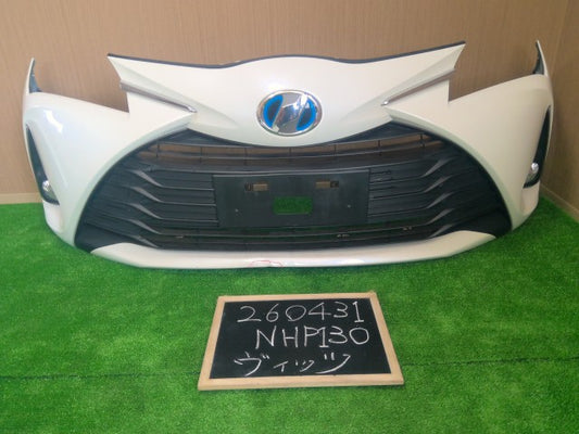 【中古】ヴィッツ DAA-NHP130 フロントバンパーＡＳＳＹ 52119-52A50-A1