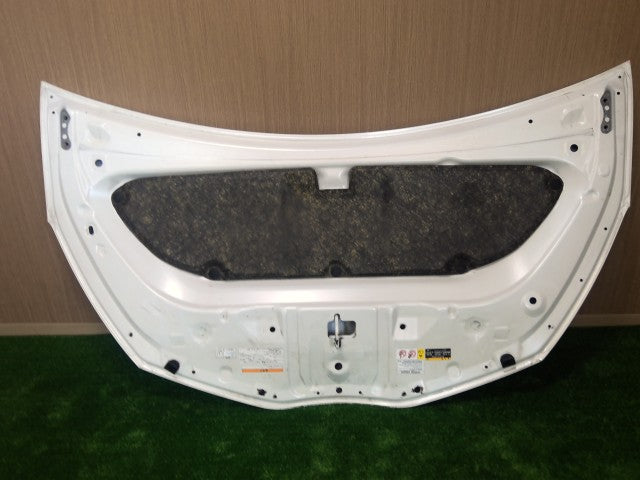 【中古】ヴィッツ DAA-NHP130 ボンネットフード 53301-52310