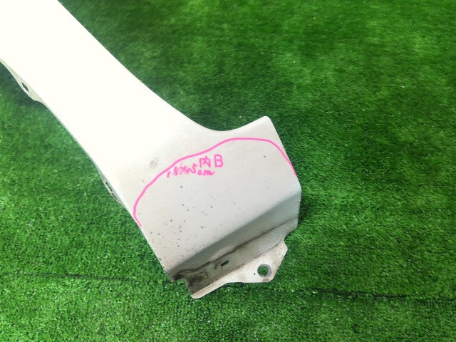 【中古】ヴィッツ DAA-NHP130 左フロントフェンダー 53812-52570