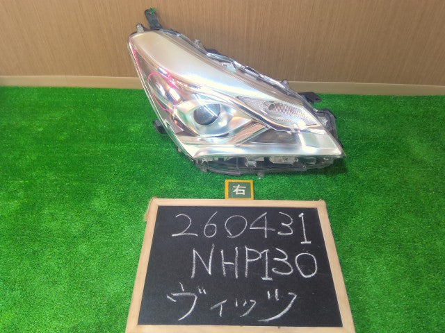 【中古】ヴィッツ DAA-NHP130 右ヘッドランプＡＳＳＹ 81130-52L70