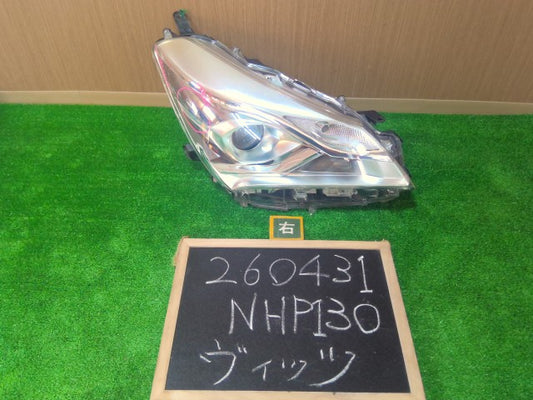 【中古】ヴィッツ DAA-NHP130 右ヘッドランプＡＳＳＹ 81130-52L70