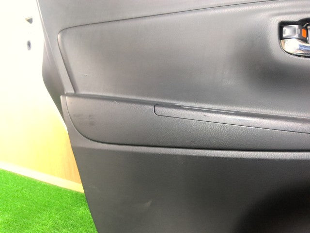 【中古】ヴィッツ DAA-NHP130 左リアドアＡＳＳＹ 67004-52440