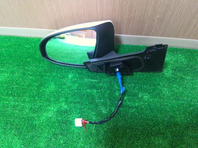 【中古】ヴィッツ DAA-NHP130 左サイドミラー 87940-52B30