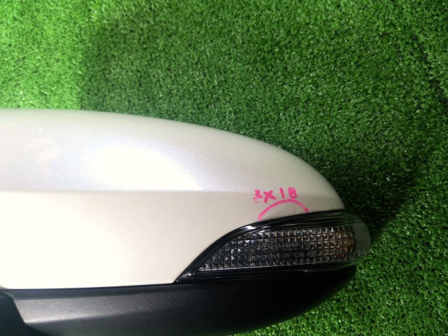 【中古】ヴィッツ DAA-NHP130 左サイドミラー 87940-52B30