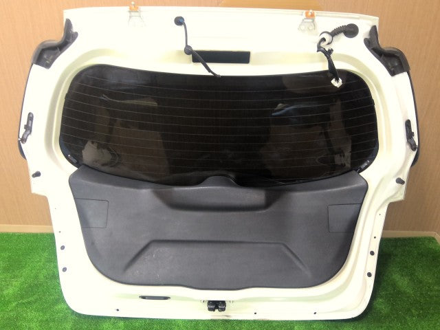 【中古】ヴィッツ DAA-NHP130 バックドアＡＳＳＹ 67005-52F80