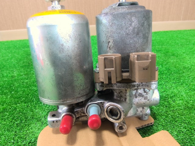 【中古】ヴィッツ DAA-NHP130 ＡＢＳアクチュエーター 47070-52020