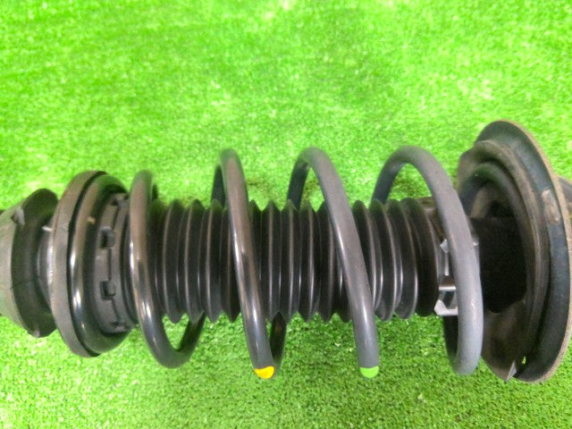 【中古】ヴィッツ DAA-NHP130 右フロントストラット 48510-52N50