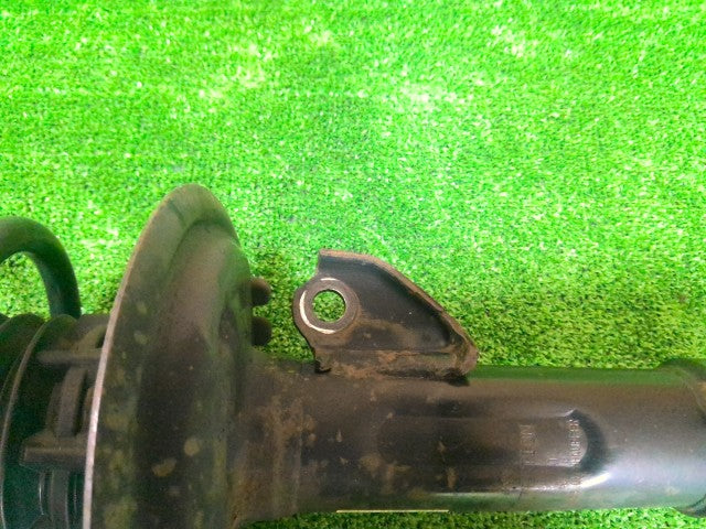 【中古】ヴィッツ DAA-NHP130 右フロントストラット 48510-52N50