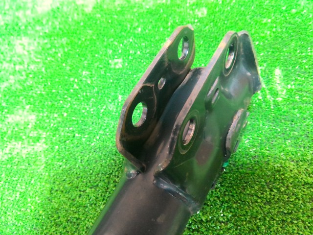 【中古】ヴィッツ DAA-NHP130 右フロントストラット 48510-52N50