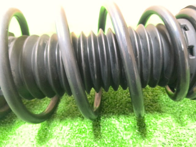 【中古】ヴィッツ DAA-NHP130 左フロントストラット 48520-52F60