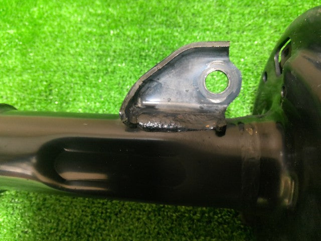 【中古】ヴィッツ DAA-NHP130 左フロントストラット 48520-52F60