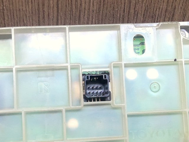 【中古】ヴィッツ DAA-NHP130 ＡＣ エアコン