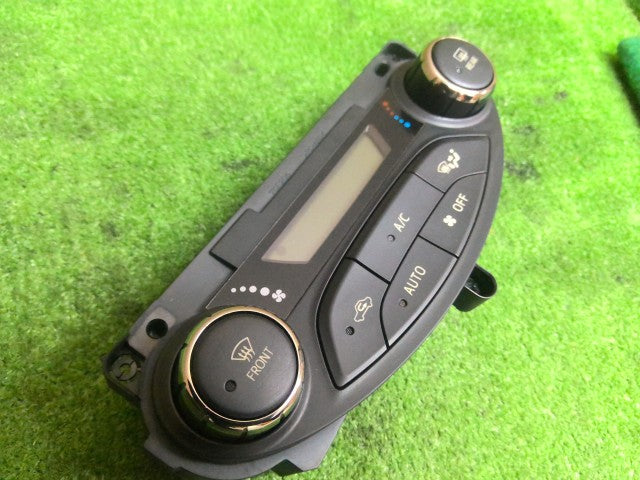 【中古】ヴィッツ DAA-NHP130 ＡＣ エアコン