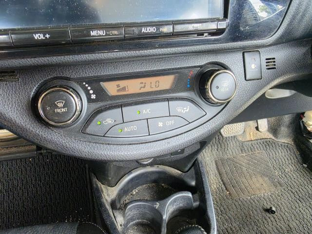 【中古】ヴィッツ DAA-NHP130 ＡＣ エアコン