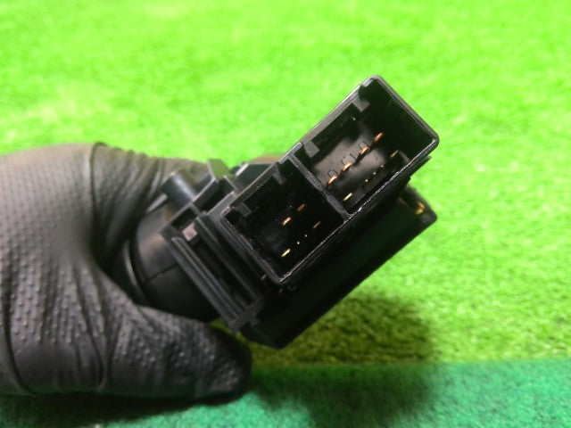 【中古】ヴィッツ DAA-NHP130 ワイパースイッチ 84652-52251