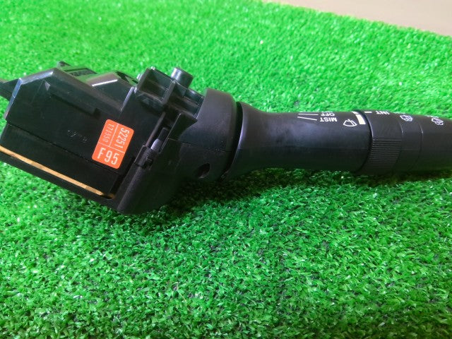 【中古】ヴィッツ DAA-NHP130 ワイパースイッチ 84652-52251