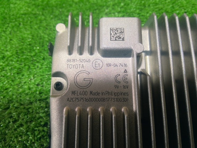 【中古】ヴィッツ DAA-NHP130 フロントガラス用 レーダー・カメラ（運転支援用）