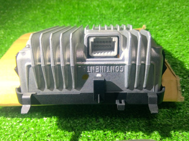 【中古】ヴィッツ DAA-NHP130 フロントガラス用 レーダー・カメラ（運転支援用）