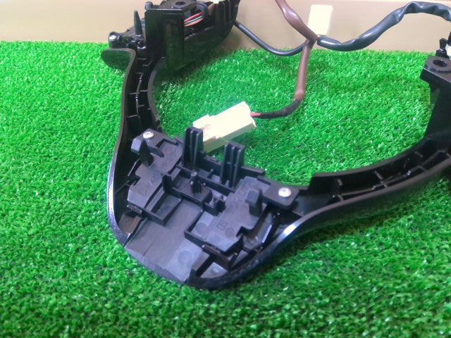 【中古】ヴィッツ DAA-NHP130 ステアリング スイッチ