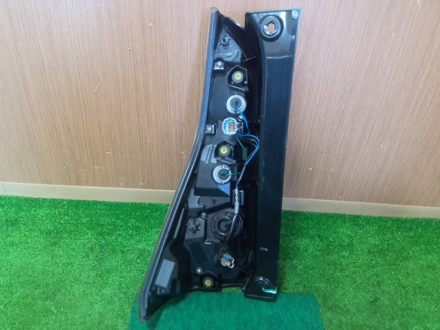 【中古】ニスモ セレナ DAA-GFC27 右