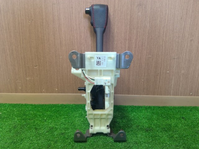 【中古】ニスモ セレナ DAA-GFC27 シフトレバー