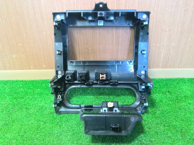 【中古】ニスモ セレナ DAA-GFC27 オーディオパネル
