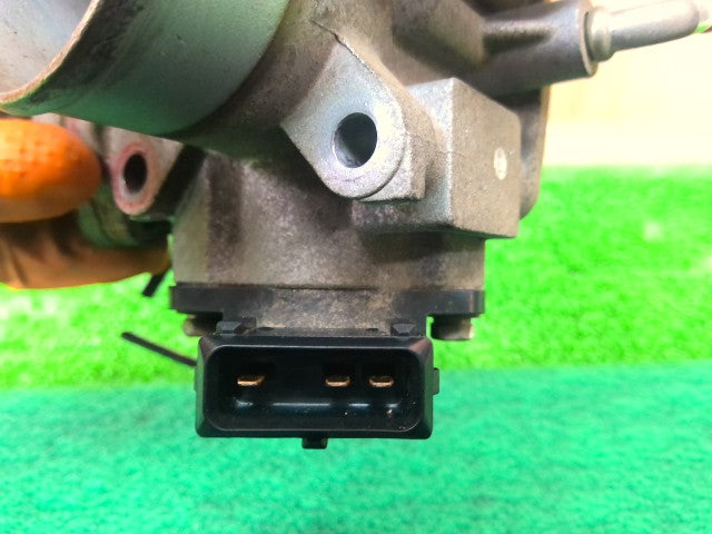 【中古】ミニキャブ GBD-U62T スロットルボディ スロボ
