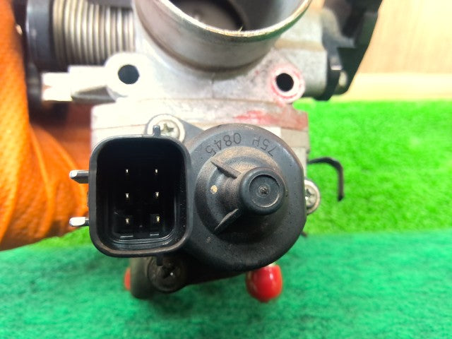【中古】ミニキャブ GBD-U62T スロットルボディ スロボ