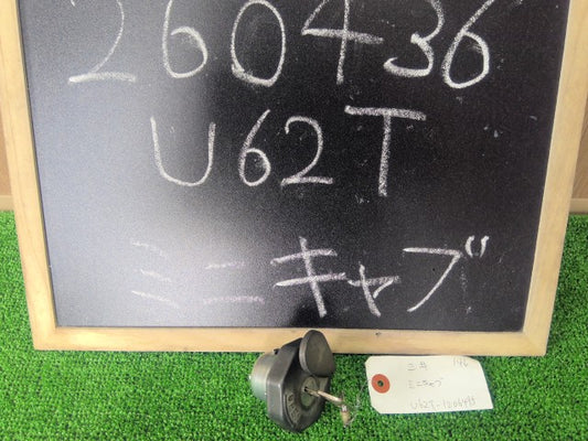 【中古】ミニキャブ GBD-U62T 燃料キャップ 給油口キャップ