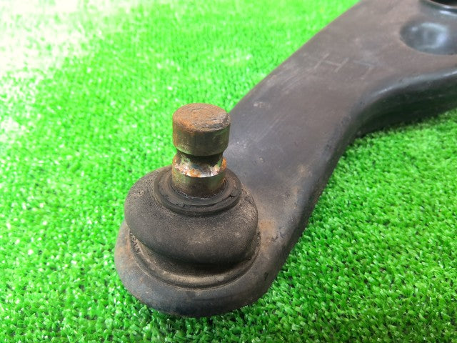 【中古】ミニキャブ GBD-U62T 左フロントロアアーム 4013A064